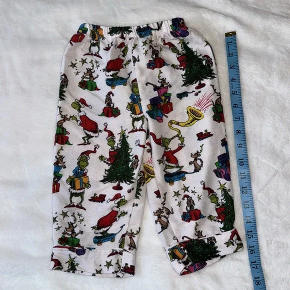 🎄 The Grinch Pajamas 🎄 - Picture 9 of 12